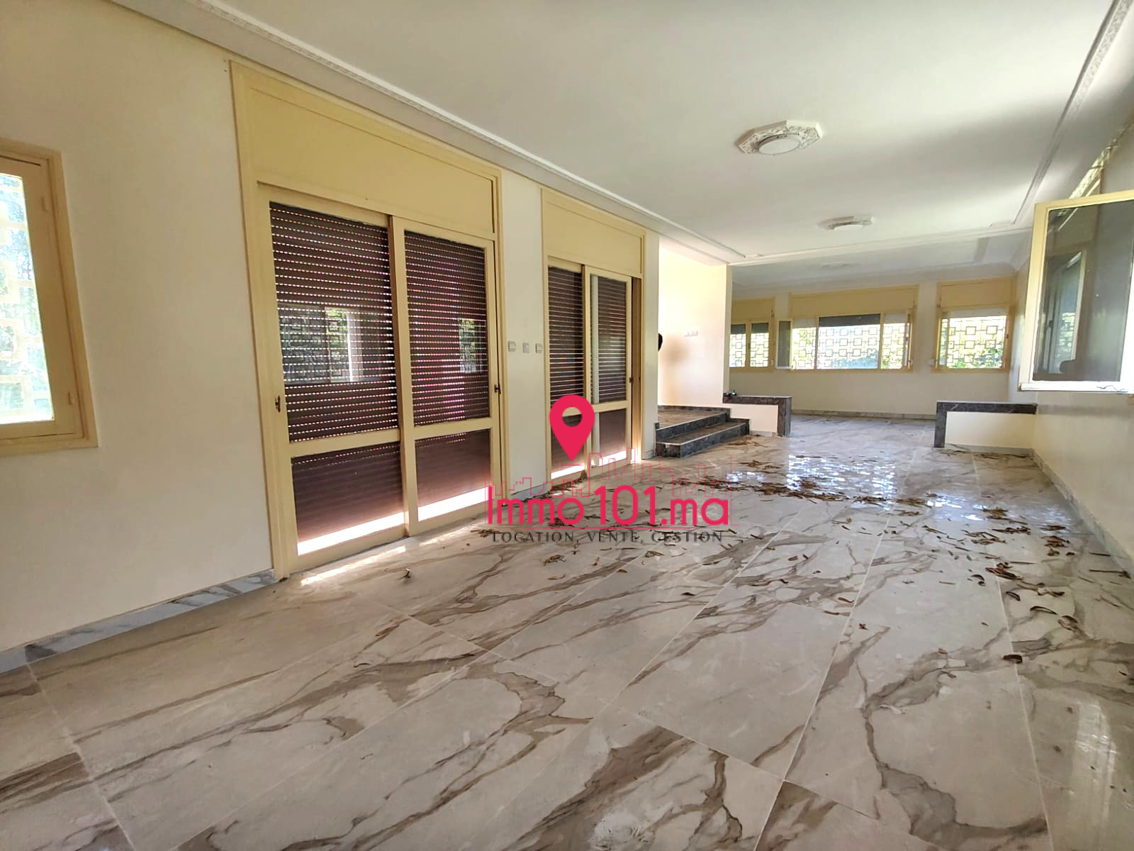 Villa à usage commercial ou professionnel à vendre à Souissi AYV2393